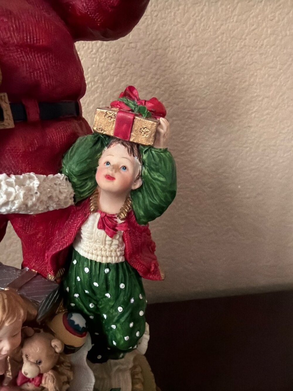 Vintage Dillard's 11" Santa Musical Figurine with Children Christmas in Box - Picture 10 of 17